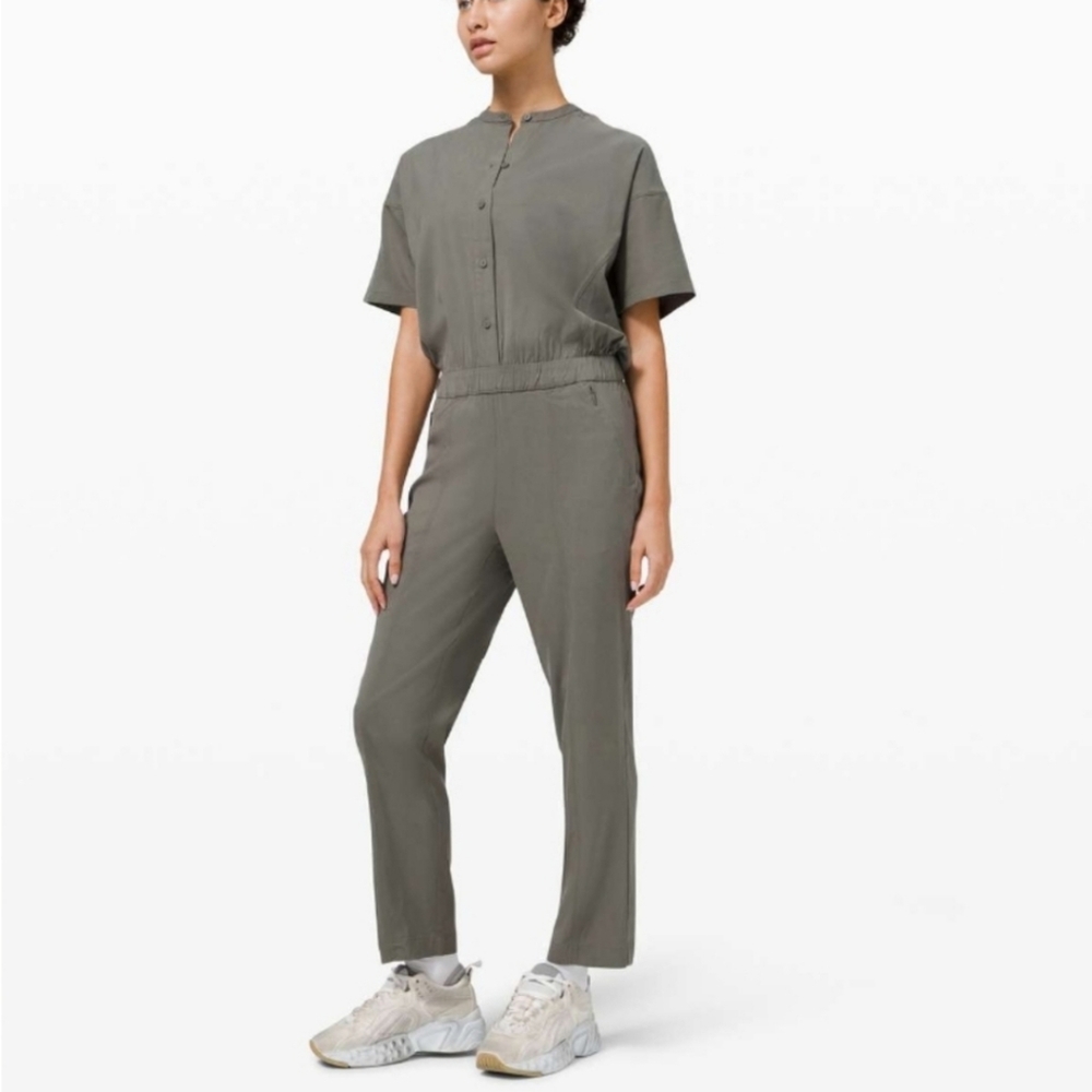 Perfectly Poised Lululemon Jumpsuit Size 6 - Picture 4 of 5